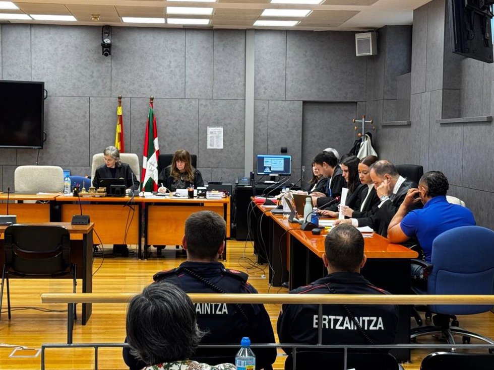 Archivo - Segunda jornada del juicio al acusado de la muerte de un varón de 73 años en Bilbao en octubre de 2021.