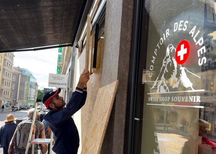 GENEVA, June 11, 2026  -- A man installs wooden panels for the windows of a shop to protect the facade ahead of the Evian G7 summit, in Geneva, Switzerland, June 11, 2026. The G7 summit is scheduled to take place from June 15 to 17 in the French city of E