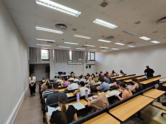 Más de 280 candidatos se examinan para 208 plazas fijas de facultativo especialista de área