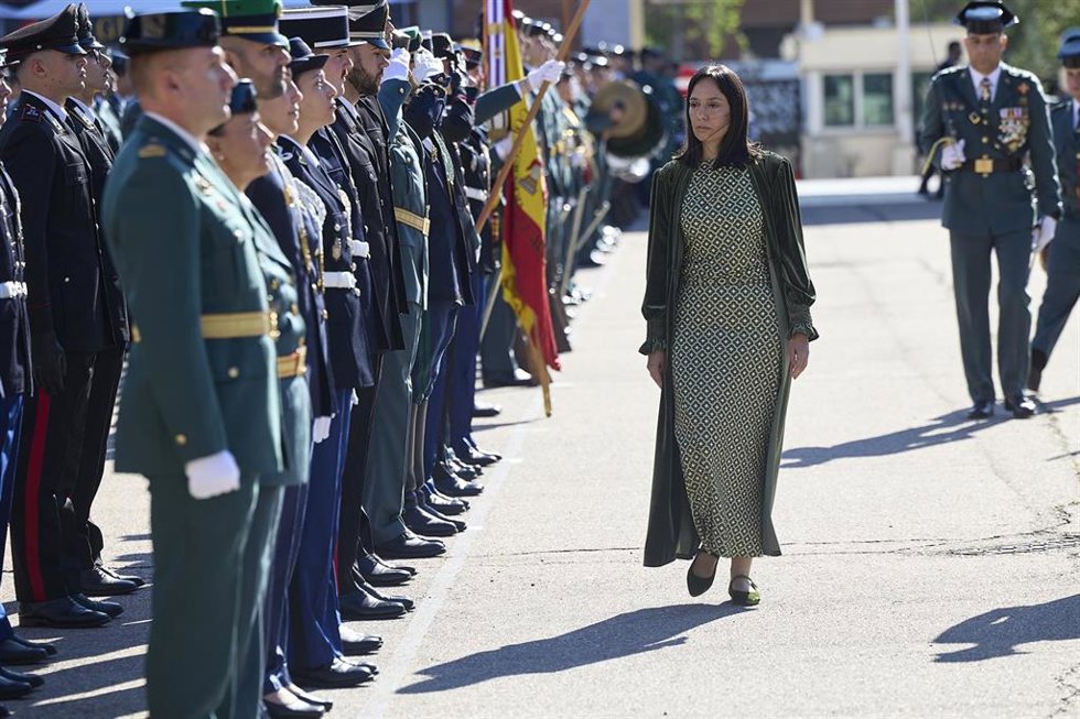 Archivo - La directora general de la Guardia Civil, Mercedes González, preside la ceremonia de la jura de bandera de la 172ª promoción de guardias en Valdemoro (Madrid)