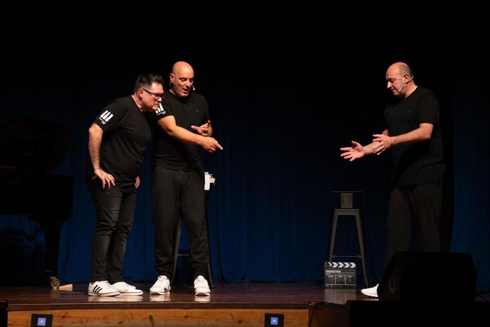 Archivo - Compañía '3 Tiempos Impro' en una actuación (archivo)