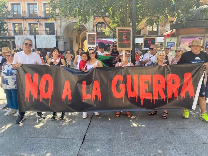 Cabecera de la manifestación contra la guerra en Zocodover