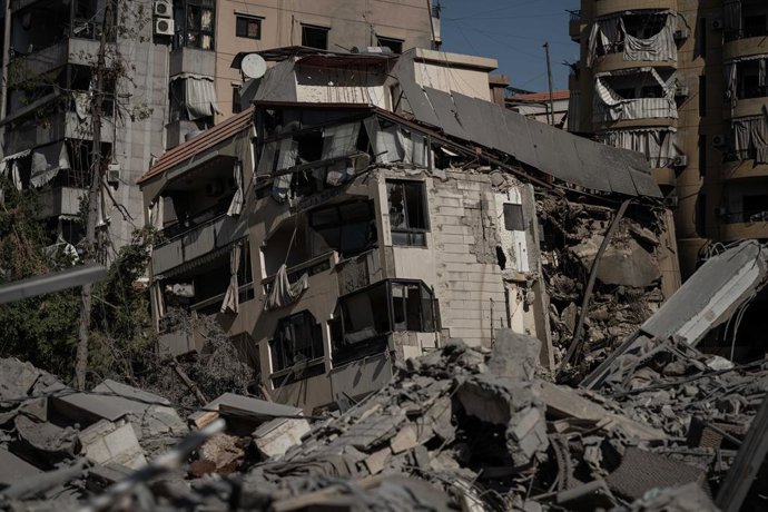 24 de outubro de 2024, Beirute, Líbano: Edifícios desmoronados e danificados no subúrbio de Dahiya, em Beirute, após ataques israelenses.