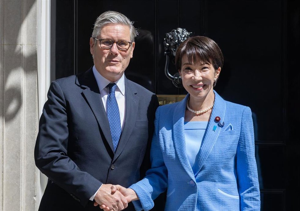 Keir Starmer y Sanae Takaichi en Londres