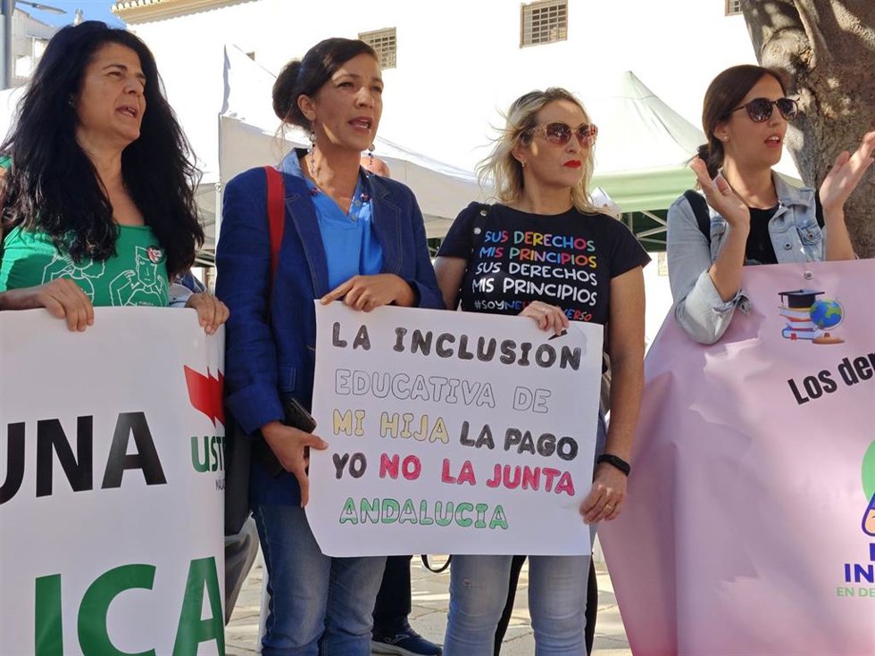 Morillas (Con Málaga) pide al alcalde garantizar sombra en los patios escolares que tengan campamentos de verano.