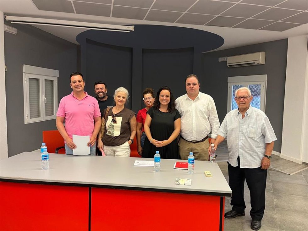 Asamblea del PSOE de Fuerte del Rey en la que ha relevado a Manuel Melguizo por Paqui Peinado.