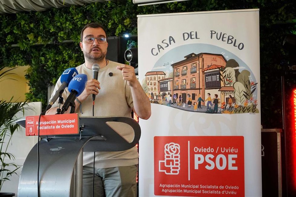 El III Encuentro de Fraternidad y Valores Socialistas del Siglo XXI organizado por la Agrupación Municipal Socialista de Oviedo, en el que ha participado el secretario general de la FSA-PSOE y presidente del Principado, Adrián Barbón.
