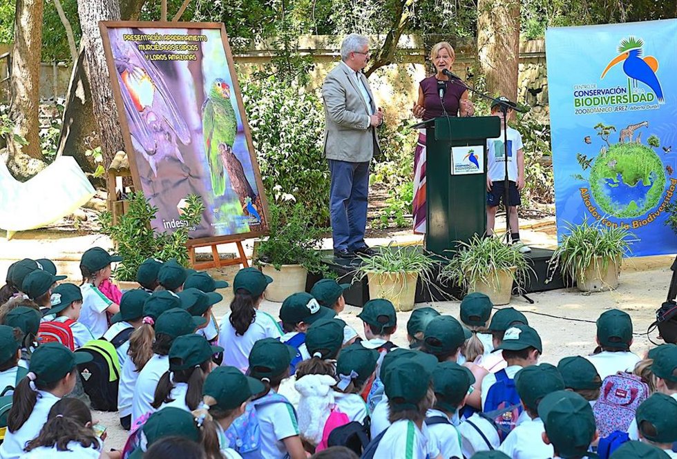 El Centro de Conservación de la Biodiversidad Zoobotánico estrena instalaciones para loros y murciélagos.