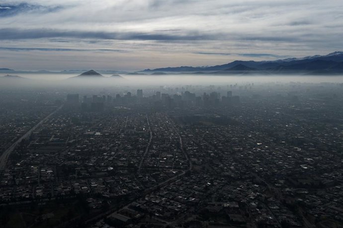 Santiago, 14 de junio de 2026. Preemergencia ambiental en la Region Metropolitana. Jonnathan Oyarzun/Aton Chile