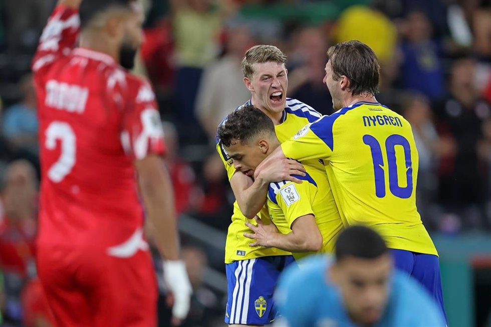 14 June 2026, Mexico, Monterrey: Sweden's Yasin Ayari celebrates scoring his side's first goal with his teammates during the 2026 FIFA World Cup Group F soccer match between Sweden and Tunisia at Monterrey Stadium. Photo: Heuler Andrey/ZUMA Press Wire/dpa