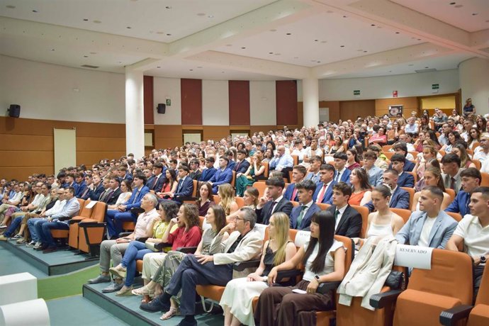 La ULE gradúa a cien nuevos educadores físico-deportivos.