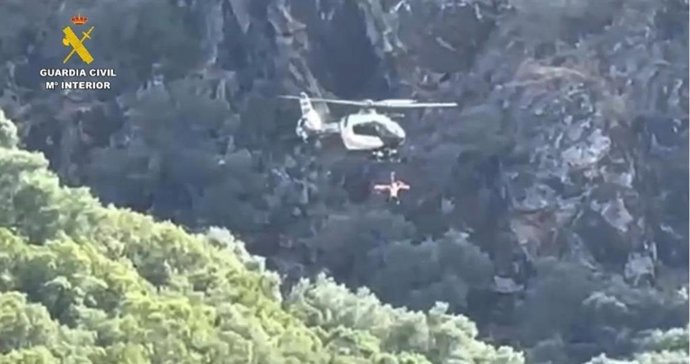 Rescate de un hombre tras sufrir una grave caída en el sendero del Arroyo de la Mojonera en Sevilla