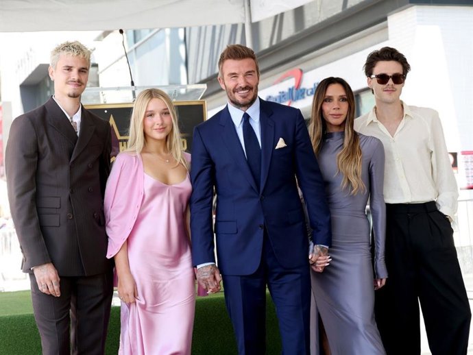 La alternativa perfecta al traje la ha lucido Cruz Beckham este fin de semana y sí, sigue siendo impecable