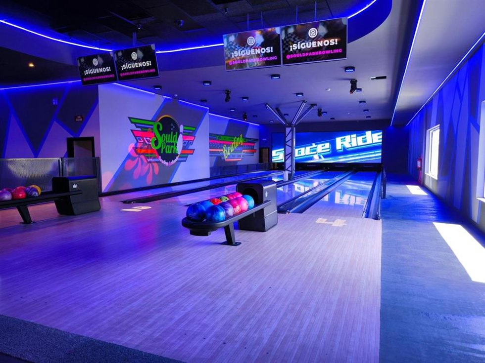 Miramar abre una bolera con pistas profesionales y más de 50 máquinas arcade en La Terraza.