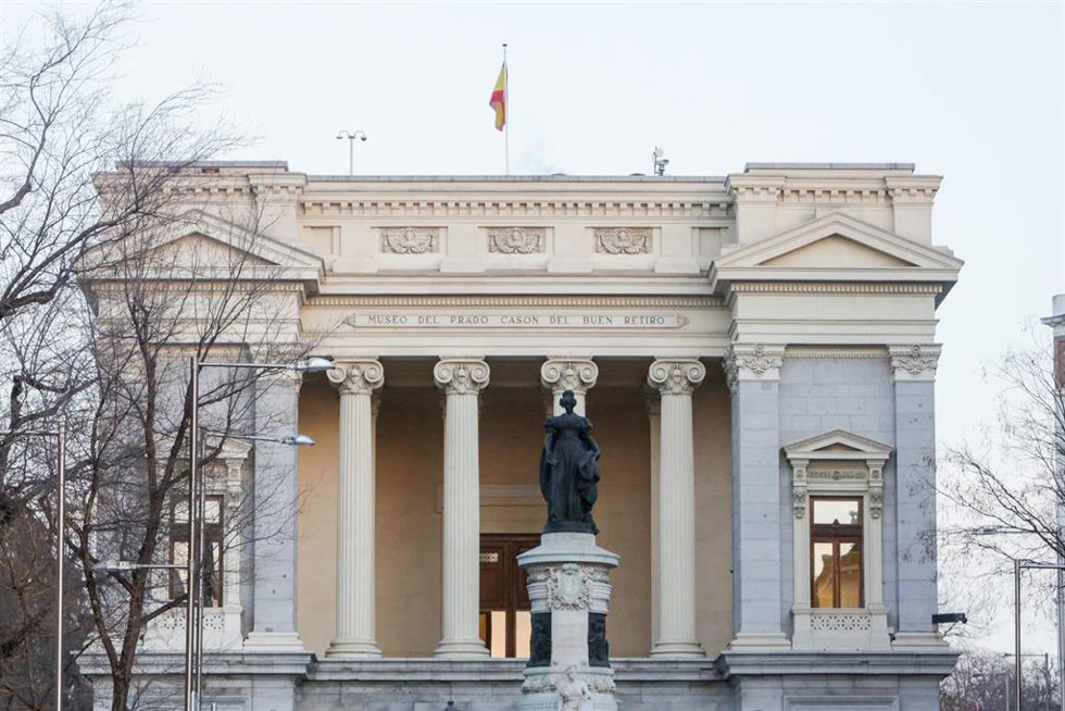 Archivo - Fachada del edificio Casón del Buen Retiro del Museo del Prado con la estatua de la Reina María Isabel de Braganza.