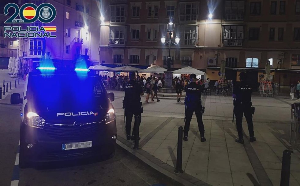 Policía Nacional en la zona de ocio de Santander