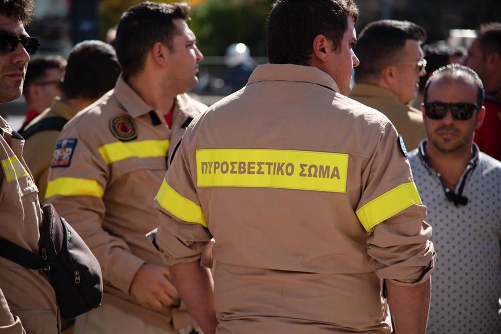 Archivo - Imagen de archivo de varios bomberos de Grecia.