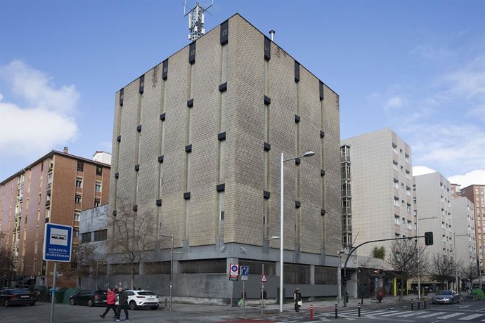 Archivo - Antiguo edificio de Telefónica en el barrio de San Juan.