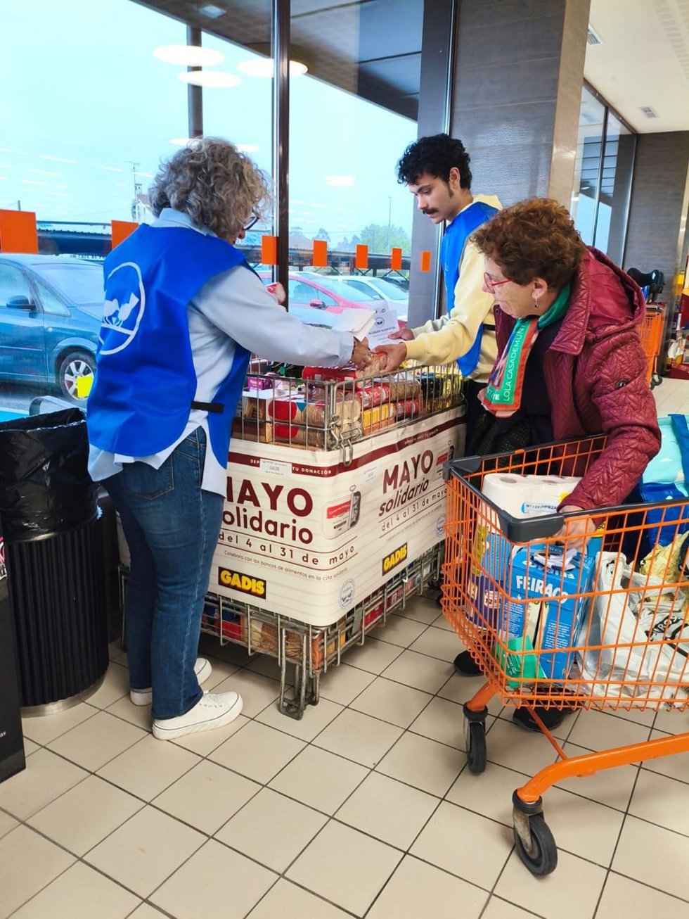 Imagen de voluntarios del Mayo Solidario.