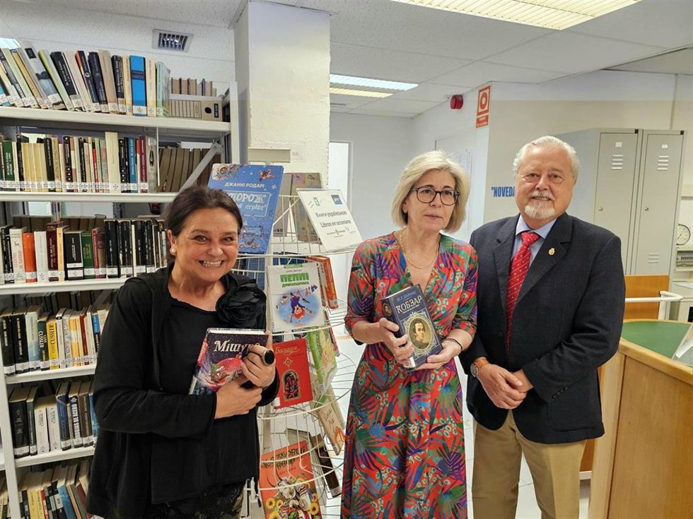 La Biblioteca Municipal Gabino Teira incorpora cerca de medio centenar de libros en lengua ucraniana
