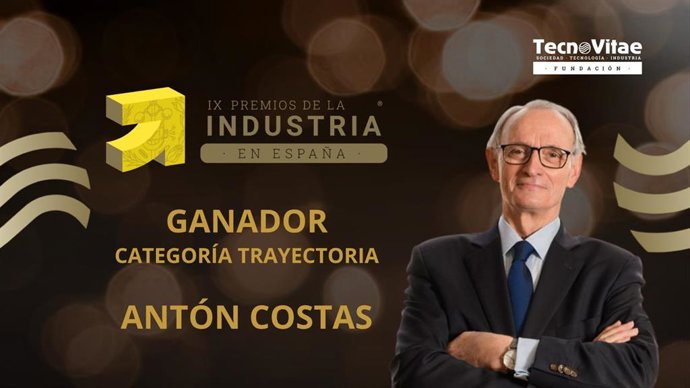 Premio a la trayectoria profesional en los IX Premios de la Industria al presidente del CES, Antón Costas.