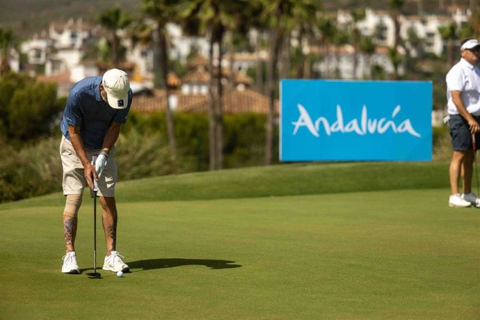 Un golfista en la segunda edición del Gasol Foundation Golf Experience, celebrado este fin de semana en La Línea de la Concepción (Cádiz)
