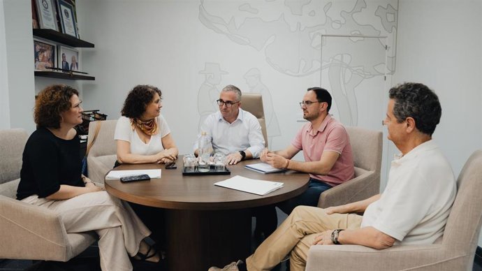 Imagen de la reunión mantenida entre responsables de Sevilla Impulsa, de la Diputación de Sevilla y el Ayuntamiento de Los Palacios