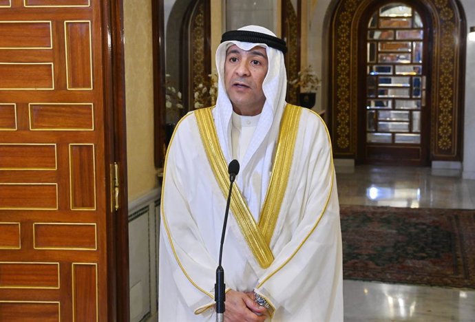 Archivo - Arquivo - 5 de junho de 2023, Túnis, Túnis, Tunísia: O presidente tunisino Kais Said recebe Jassim Mohamed Al-Budaiwi, secretário-geral do Conselho de Cooperação dos Estados Árabes do Golfo, no Palácio de Cartago, em 5 de junho de 2023