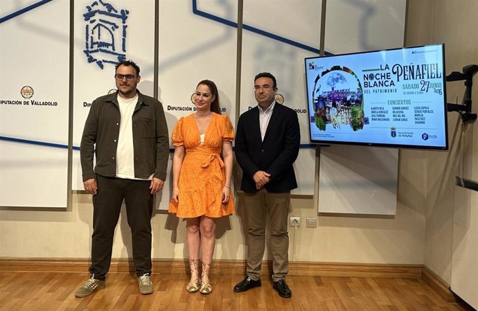 El responsable de Pellizco Producciones y director de La Noche Blanca del Patrimonio, Tomás del Bien;  la diputada de Educación y Cultura, Yolanda Burgoa, y el alcalde de Peñafiel, Roberto Díez, en la presentación.