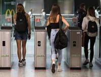 PSOE-M desliza que el Gobierno buscará "subsanar" las "políticas discriminatorias" de Ayuso con el abono transporte