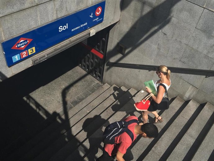 Archivo - Fotos de recurso de la estación de metro y cercanías de Sol y de la Puerta del Sol, en Madrid 