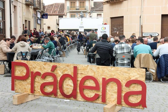 Una cata previa de caldereta celebrada en Prádena, con productos de Alimentos de Segovia.