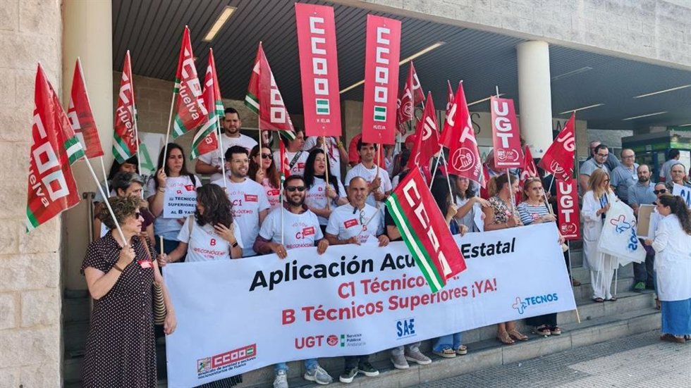 Protesta de técnicos medios y superiores del SAS en el Juan Ramón Jiménez de Huelva.