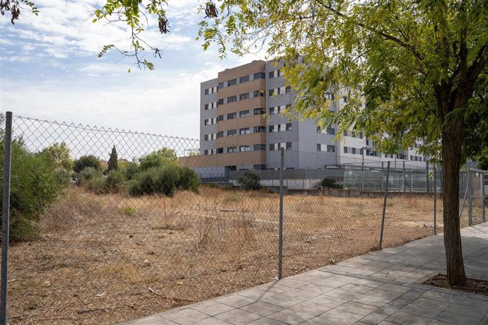 Archivo - Sevilla.- Mairena aprueba la venta de suelo municipal para que un promotor privado levante 106 VPO en alquiler 