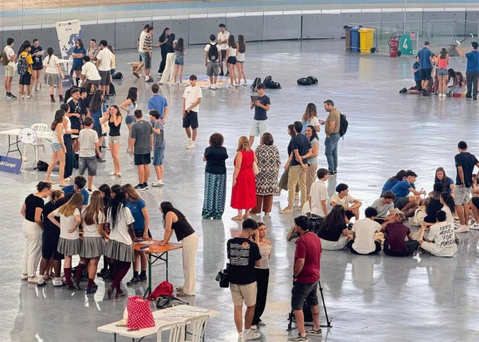 Cerca de 200 alumnos de Baleares participan en una jornada para acercar la Unión Europea a los jóvenes.
