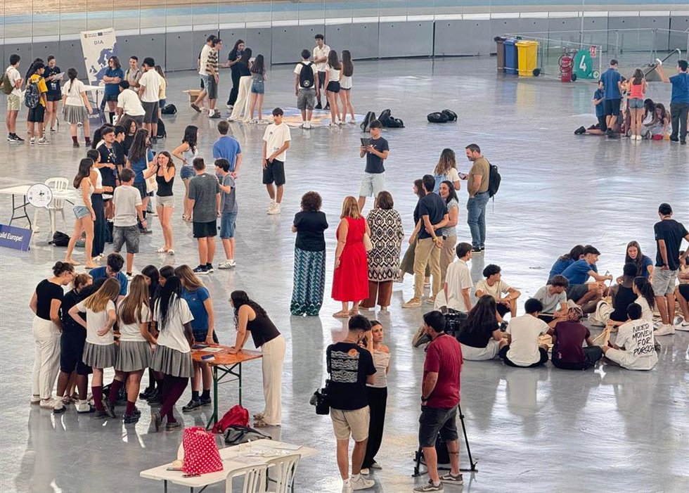 Cerca de 200 alumnos de Baleares participan en una jornada para acercar la Unión Europea a los jóvenes.