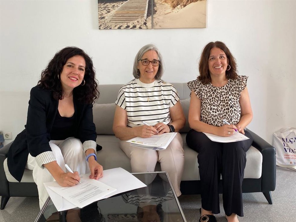El IBDona y las Oblates renuevan su colaboración para atender a mujeres en situación de prostitución y víctimas de trata