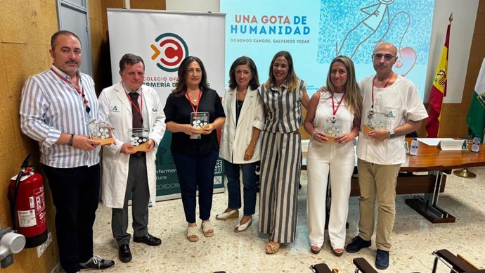 Botella (centro), en la presentación de la campaña provincial de Córdoba con motivo del Día Mundial del Donante de Sangre.