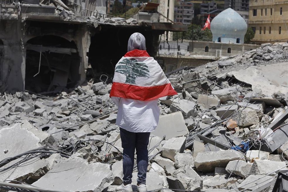Destrucción en el histórico distrito de Saray y en el antiguo mercado de la ciudad de Nabatié, en el sur de Lebanon, tras una serie de ataques aéreos israelíes que causaron graves daños en edificios.