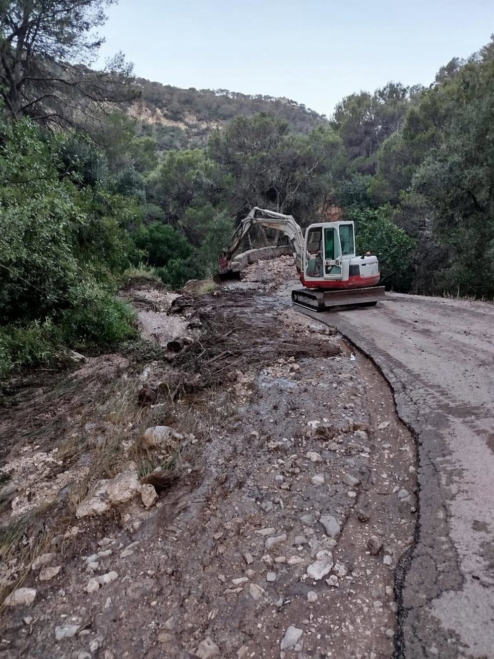 Intervención de urgencia por las tormentas en la Cañada de las Hazadillas, en Jaén capital