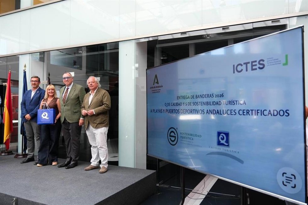 El consejero de Turismo y Andalucía Exterior en funciones, Arturo Bernal, en Marbella (Málaga) en la primera entrega en Andalucía de las certificaciones Q y S.
