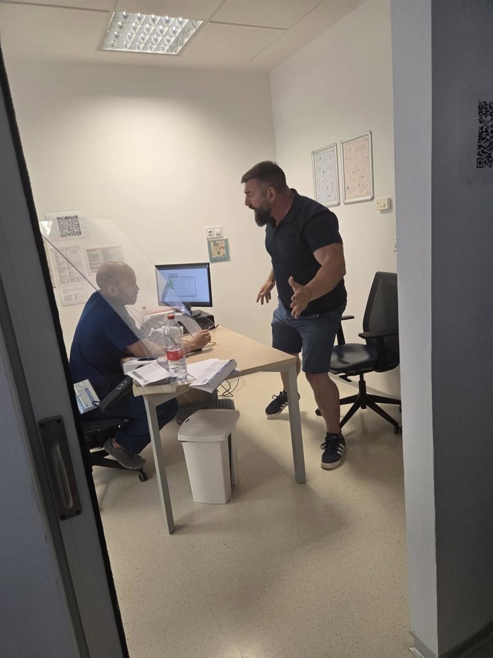 Simulacro de agresión en una consulta médica en un ejercicio realizado en Vejer.