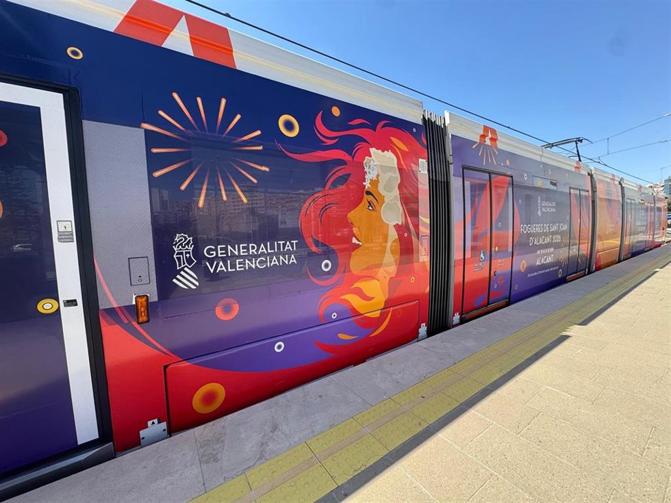 Imagen de un tren del TRAM d'Alacant