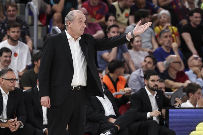 Txus Vidorreta, en uno de sus últimos partidos como entrenador de La Laguna Tenerife, en el Palau Blaugrana