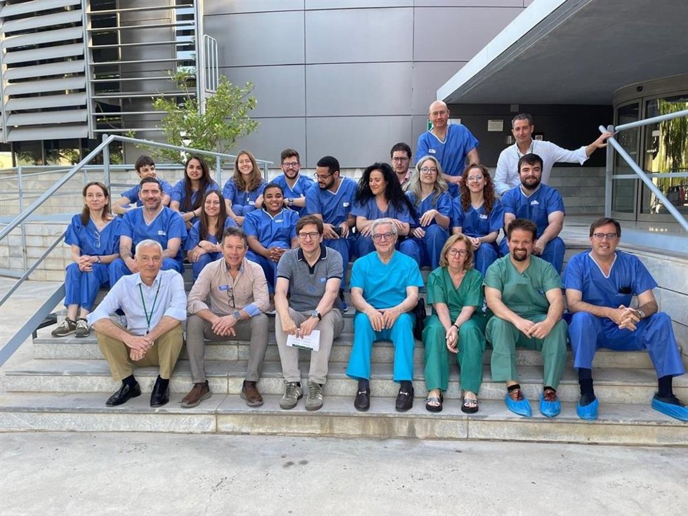 Profesorado y alumnado del máster en Neurocirugía Funcional y Estereotáctica, que ha participado en los talleres sobre entrenamiento avanzado en cirugía del dolor y tratamiento avanzado en cirugía de la epilepsia y trastornos del movimiento.