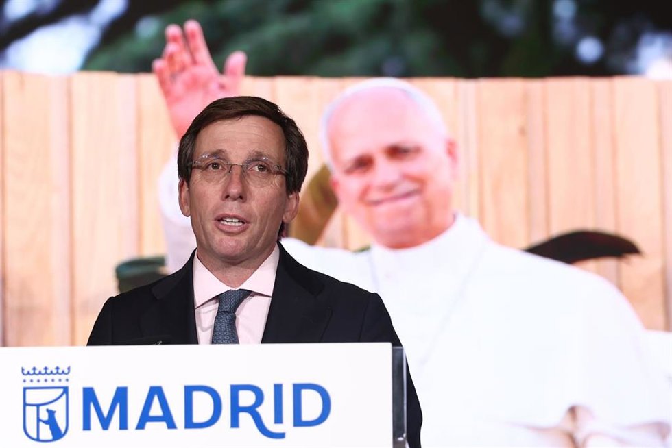 El alcalde de Madrid, José Luis Martínez-Almeida, durante la celebración de la rueda de prensa posterior a la visita apostólica del Papa León XIV, a 10 de junio de 2026, en Madrid (España).