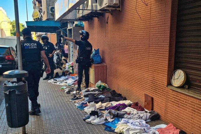 La Policía Local interviene varios puntos de venta ambulante en Son Gotleu y levanta dos actas por venta ilegal