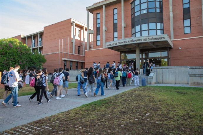 La UJI ofrece nuevas dobles titulaciones, programas internacionales y planes de estudio renovados para el próximo curso