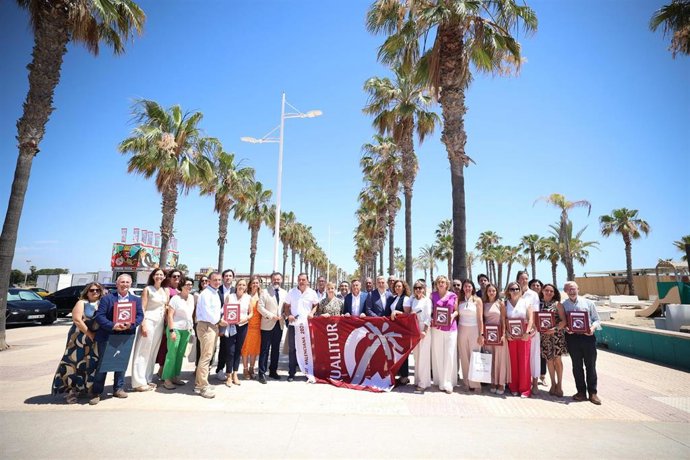 Turisme Comunitat Valenciana distingue con la Bandera Qualitur a 206 playas y calas de 40 municipios por su excelencia turística