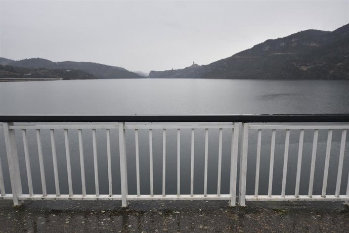 Archivo - Vista del embalse de El Grado, a 18 de marzo de 2025, en Huesca, Aragón (España). Los embalses de Huesca casi han alcanzado el 100% de su capacidad debido a las entradas de más de 700 m/s.